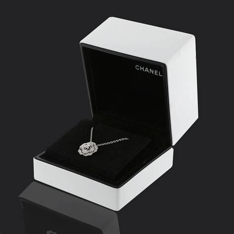 collier camellia chanel prix|Collier Camélia CHANEL pour Femme .